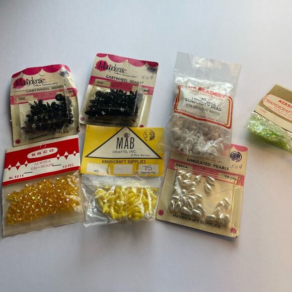Vintage Midcentury dead stock beads in original packaging. - Picture 1 of 11